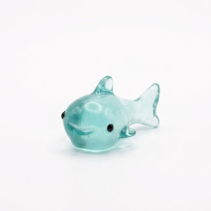 Mini Figuras de Resina "Glow-In-The-Dark" – Colección KOI 1.5 cm – Proyecto Ensamble