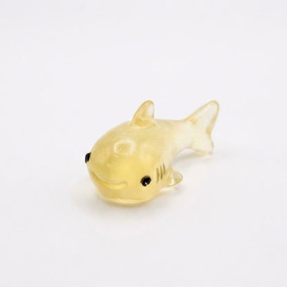 Mini Figuras de Resina "Glow-In-The-Dark" – Colección KOI 1.5 cm – Proyecto Ensamble