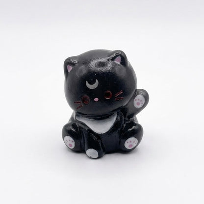 Mini figura de gato de resina que brilla en la oscuridad