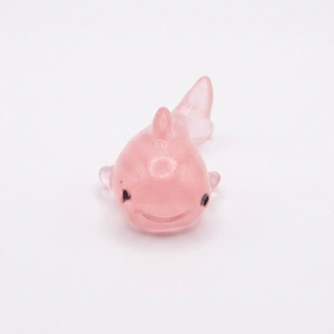 Mini Figuras de Resina "Glow-In-The-Dark" – Colección KOI 1.5 cm – Proyecto Ensamble