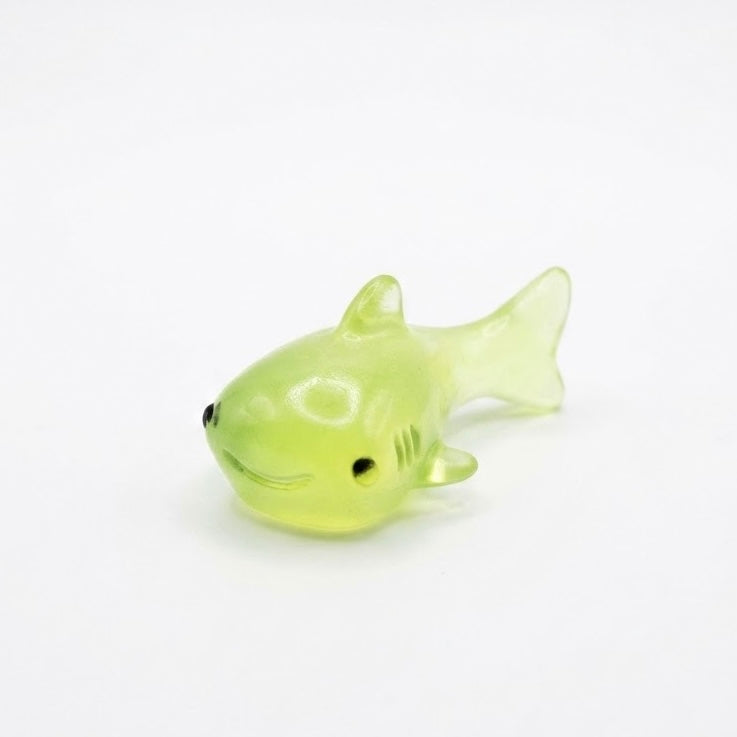Mini Figuras de Resina "Glow-In-The-Dark" – Colección KOI 1.5 cm – Proyecto Ensamble