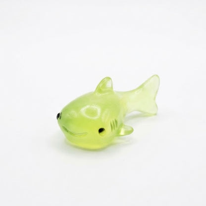Mini Figuras de Resina "Glow-In-The-Dark" – Colección KOI 1.5 cm – Proyecto Ensamble