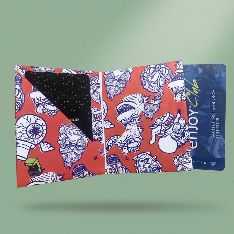 Tarjetero doble slim bifold de papel reforzado ilustración Movie Monsters por Proyecto Ensamble